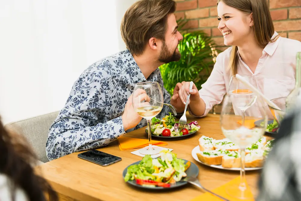 hermosa-pareja-disfrutando-otro